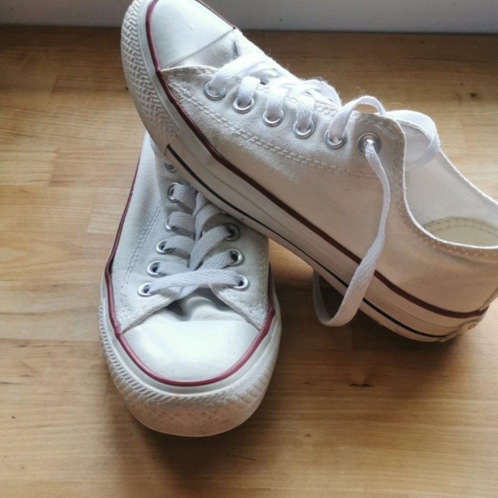 Must Haves! Converse White Canvas Sneakers with Rubber Toe Cap